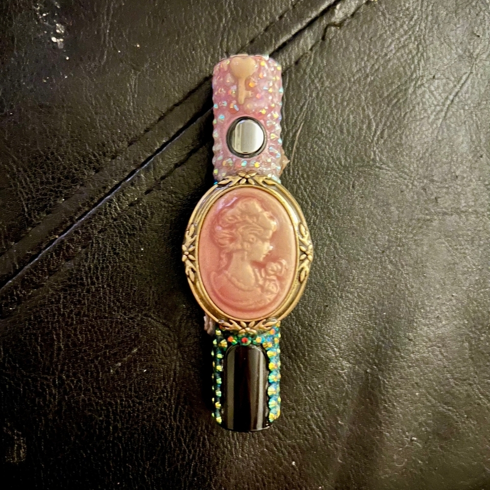 pink cameo 🍃 "wand"